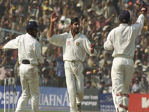 2001ൽ ഓസ്ട്രേലിയക്കെതിരായ പോരാട്ടത്തിൽ ഹർഭജൻ/ ട്വിറ്റർ