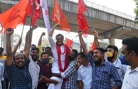 കളമശ്ശേരിയില് എല്ഡിഎഫ് പ്രവര്ത്തകരുടെ ആഹ്ലാദ പ്രകടനം/ആല്ബിന് മാത്യു