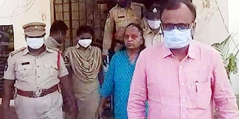 പെണ്മക്കളെ കൊലപ്പെടുത്തിയ കേസിലെ പ്രതികളായ മാതാപിതാക്കള്