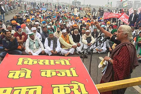 മേധാ പട്കര് കര്ഷക സമരത്തില് സംസാരിക്കുന്നു/ പിടിഐ