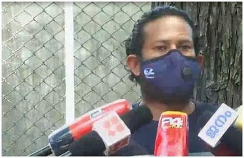 സന്ദീപ് നായര് മാധ്യമങ്ങളെ കണ്ടപ്പോള്/വീഡിയോ സ്ക്രീന്ഷോട്ട്