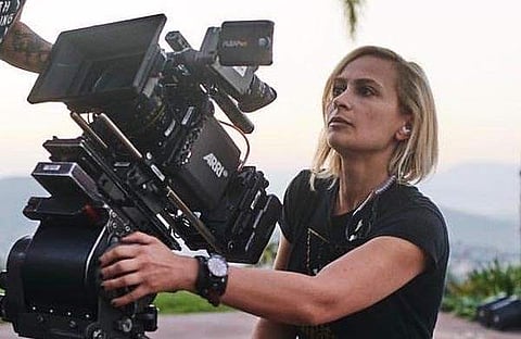 ഹലൈന ഹച്ചിന്സ്/'ട്വിറ്റര്