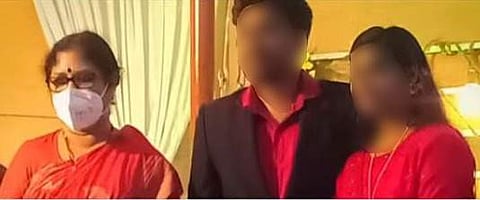 മന്ത്രി ബിന്ദു വധൂവരന്മാർക്കൊപ്പം/ ടെലിവിഷൻ ദൃശ്യം