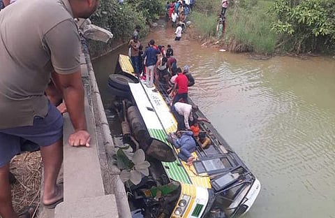 ആന്ധ്രയിലെ ബസ് അപകടം/എക്സ്പ്രസ്