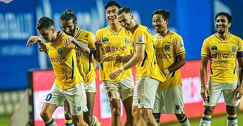 വിജയം ആഘോഷിക്കുന്ന കേരളാ ബ്ലാസ്റ്റേഴ്സ്/ Image credit: K e r a l a B l a s t e r s F C