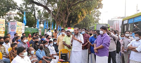 എഐവൈഎഫ് മാനവ സംഗമത്തില് പന്ന്യന് രവീന്ദ്രന് സംസാരിക്കുന്നു