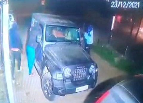 വെടിയുതിര്ക്കുന്നതിന്റെ വീഡിയോ ദൃശ്യം