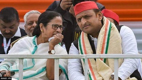 അഖിലേഷ് യാദവ്, മമത ബാനര്ജി/പിടിഐ