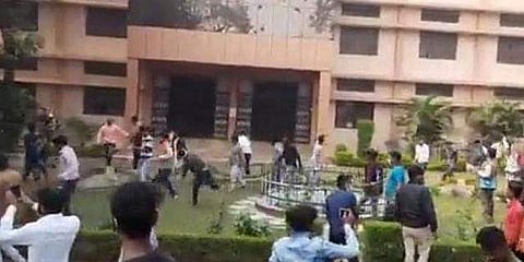 മധ്യപ്രദേശില് സ്കൂളിന് നേരെ ആക്രമണം