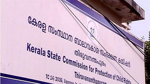 വിദ്യാർഥികളെ ബാബറി ബാഡ്ജ് ധരിപ്പിച്ച സംഭവം; ബാലാവകാശ കമ്മിഷൻ സ്വമേധയാ കേസെടുത്തു