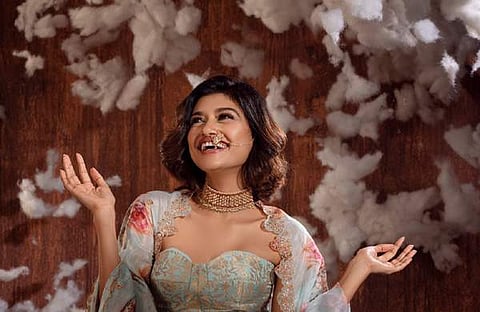 ഓവിയ/ട്വിറ്റര്