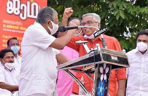 എല്ഡിഎഫിന്റെ തെക്കന് മേഖലാ ജാഥയുടെ സമാപന വേദിയില് മുഖ്യമന്ത്രി പിണറായി വിജയനും സിപിഐ നേതാവ് ബിനോയ് വിശ്വവും/വിന്സെന്റ് പുളിക്കല്