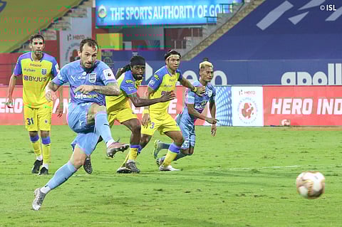 ഐഎസ്എല് ബ്ലാസ്റ്റേഴ്സ് മുംബൈ മത്സരത്തില് നിന്ന്