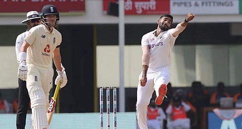 ഇംഗ്ലണ്ടിന് എതിരായ ചെന്നൈ ടെസ്റ്റില് ബൂമ്രയുടെ ബൗളിങ്/ഫോട്ടോ: പിടിഐ