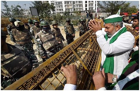 റോഡ് തടയല് സമരത്തിനിടെ രാകേഷ് ടികായത്/പിടിഐ