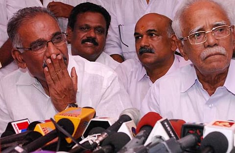 ടിപി പീതാംബരന് എന്സിപി നേതാക്കള്ക്കൊപ്പം/ഫയല്