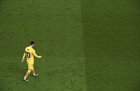 നിരാശനായി മൈതാനം വിടുന്ന മെസി/ ട്വിറ്റർ