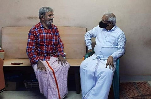 പി ജയരാജന് ജനാര്ദ്ദനനെ സന്ദര്ശിച്ചപ്പോള്