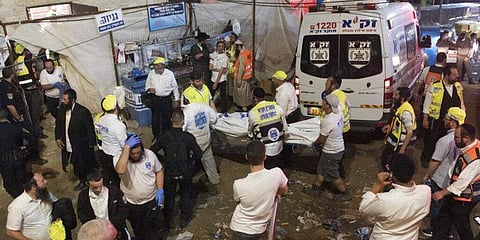 ഇസ്രായേല് തീര്ത്ഥാടന കേന്ദ്രത്തില് രക്ഷാപ്രവര്ത്തനം പുരോഗമിക്കുമ്പോള്/ എപി ചിത്രം