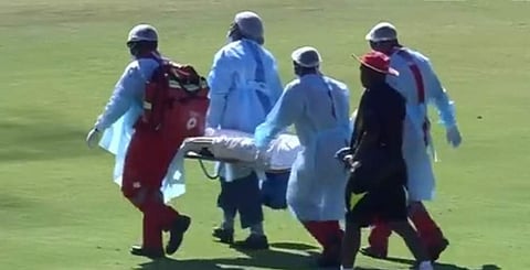 പരിക്കേറ്റ റോയ് കയ്യയെ സ്ട്രച്ചറിൽ മാറ്റുന്നു/വിഡിയോ ദൃശ്യം