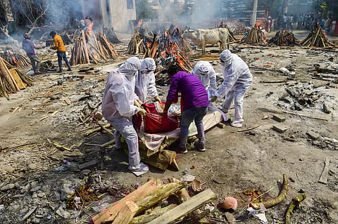 ഡല്ഹിയിലെ ശ്മശാനത്തില്നിന്നുള്ള കാഴ്ച/പിടിഐ