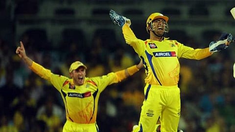 മൈക്ക് ഹസി, ധോനി/ഫയല് ചിത്രം