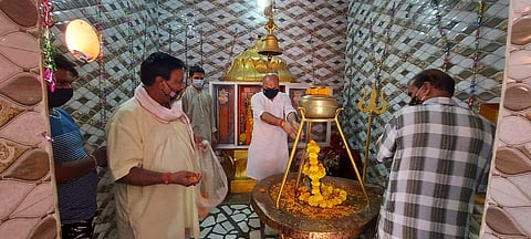 യാഗം നടത്തുന്ന ബിജെപി നേതാവ് ട്വിറ്റര്