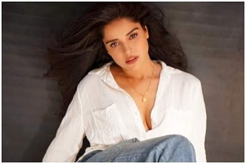 പിയ ബാജ്പേ, ട്വിറ്റര്