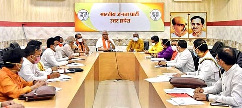 ഉത്തര്പ്രദേശ് നിയമസഭാ തെരഞ്ഞെടുപ്പിന് മുന്പായി വിളിച്ചുചേര്ത്ത അവലോകനയോഗത്തിനിടെ