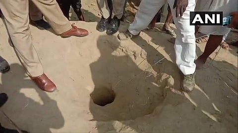 ഉത്തര്പ്രദേശില് കുഴല്ക്കിണറില് വീണ നാലുവയസുകാരന് വേണ്ടി രക്ഷാപ്രവര്ത്തനം പുരോഗമിക്കുന്നു, എഎന്ഐ