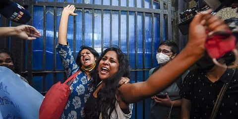 നടാഷ നര്വാളും ദേവാംഗന കലിതയും തിഹാര് ജയിലില്നിന്നു പുറത്തിറങ്ങിയ ശേഷം/പിടിഐ