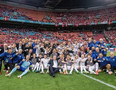 വെയ്ൽസിനെതിരായ കളിക്ക് ശേഷം ഡെൻമാർക്ക് താരങ്ങൾ/ഫോട്ടോ:ട്വിറ്റർ