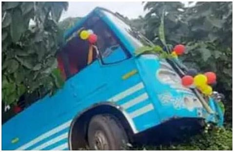 അപകടത്തില്പ്പെട്ട ബസ്/ടെലിവിഷന് ദൃശ്യം