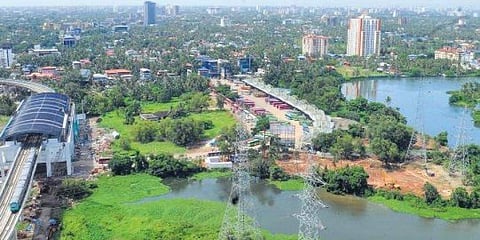 വൈറ്റില മൊബിലിറ്റി ഹബിന് സമീപം വാട്ടര് മെട്രോ ജെട്ടി വരുന്ന സ്ഥലം/ ഫയല്