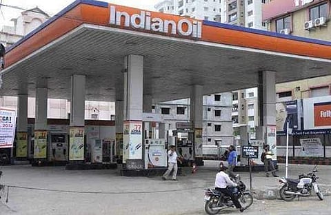 പൈപ്പ് ലൈനിൽ ദ്വാരമുണ്ടാക്കി പെട്രോൾ ഊറ്റുന്നു, കള്ളനെ പിടിക്കാൻ ഡ്രോണുമായി ഇന്ത്യൻ ഓയിൽ കോർപ്പറേഷൻ