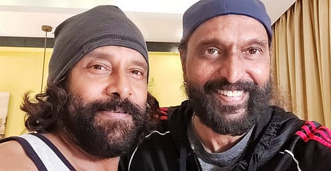 വിക്രത്തിനൊപ്പം ബാബു ആന്റണി/ ഫേയ്സ്ബുക്ക്