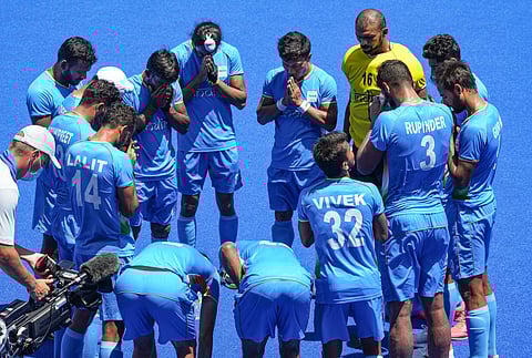 ബെല്ജിയത്തിനെതിരായ സെമി ഫൈനലിന് ശേഷം ഇന്ത്യന് ടീം/ഫോട്ടോ: പിടിഐ