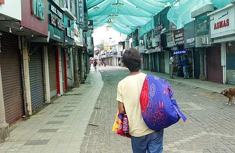 കോവിഡ് നിയന്ത്രണങ്ങളെത്തുടര്ന്ന് വിജനമായ കോഴിക്കോട് മിഠായിത്തെരുവ്/ടിപി സൂരജ്