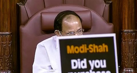 രാജ്യസഭയിലെ പ്രതിപക്ഷത്തിന്റെ പ്രതിഷേധത്തിനിടെ ഉയര്ത്തിപ്പിടിച്ച പ്ലക്കാര്ഡ്/ പിടിഐ