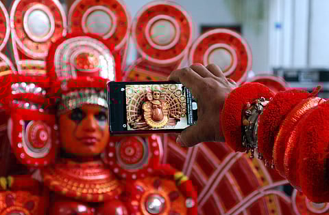 ചമയം മറഞ്ഞ യാഥാര്ത്ഥ്യങ്ങള്