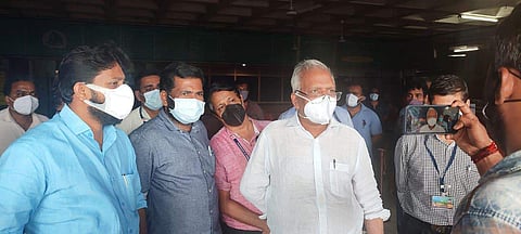 കോവിഡ് മുക്തനായി ആശുപത്രി വിട്ട ജയരാജന്