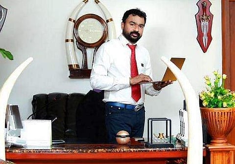 മോന്സന് മാവുങ്കല് ചിത്രം ഫെയ്സ്ബുക്ക്