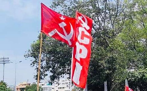 സിപിഎം,സിപിഐ പതാകകള്