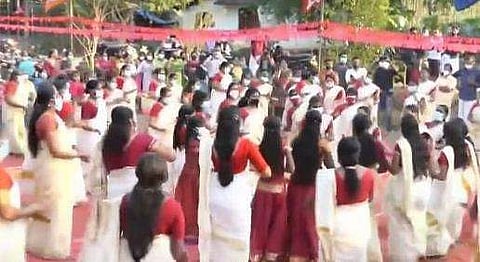 സിപിഎം തൃശ്ശൂരില് നടത്തിയ തിരുവാതിരയില് നിന്ന്