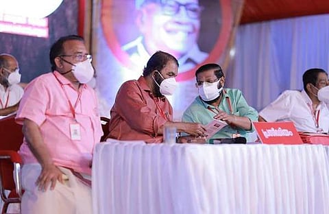 മന്ത്രി വി ശിവന്കുട്ടിയും കടകംപള്ളി സുരേന്ദ്രനും സമ്മേളനത്തില്/ഫെയ്സ്ബുക്ക്