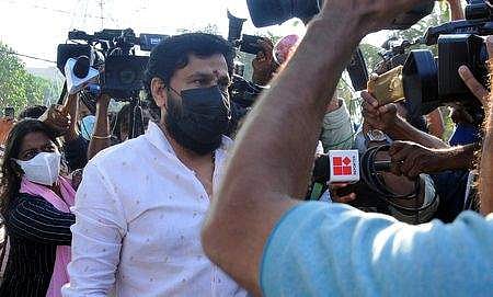 ചോദ്യം ചെയ്യലിനായി ദിലീപ് എത്തുന്നു/ ചിത്രം: ന്യൂ ഇന്ഡ്യന് എക്സ്പ്രസ്