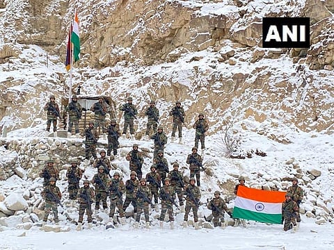 ഗല്വാനില് ഇന്ത്യന് സേന പതാക ഉയര്ത്തിയപ്പോള്/ എഎന്ഐ