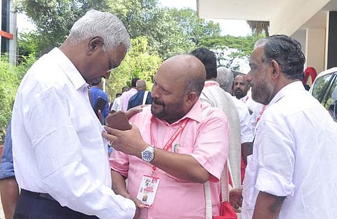 സിപിഐ സമ്മേളന നഗരിയില് ജനറല് സെക്രട്ടറി ഡി രാജയ്ക്കൊപ്പം വി്എസ് സുനില്കുമാറും സത്യന് മൊകേരിയും/ബിപി ദീപു