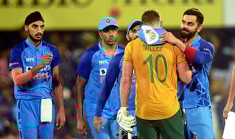 സെഞ്ച്വറി തികച്ച ഡേവിഡ് മില്ലറെ പ്രശംസിക്കുന്ന ഇന്ത്യൻ താരങ്ങൾ/ ചിത്രം; പിടിഐ