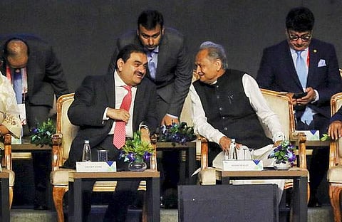 ഗൗതം അദാനിയും അശോക് ഗേലോട്ടും രാജസ്ഥാന് നിക്ഷേപക സംഗമത്തില്/പിടിഐ